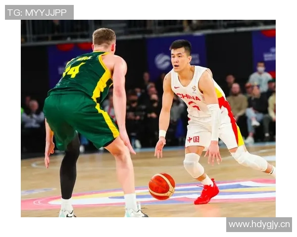 克洛尼首节火力全开四记三分狂砍13分1板1断展现神准外线能力